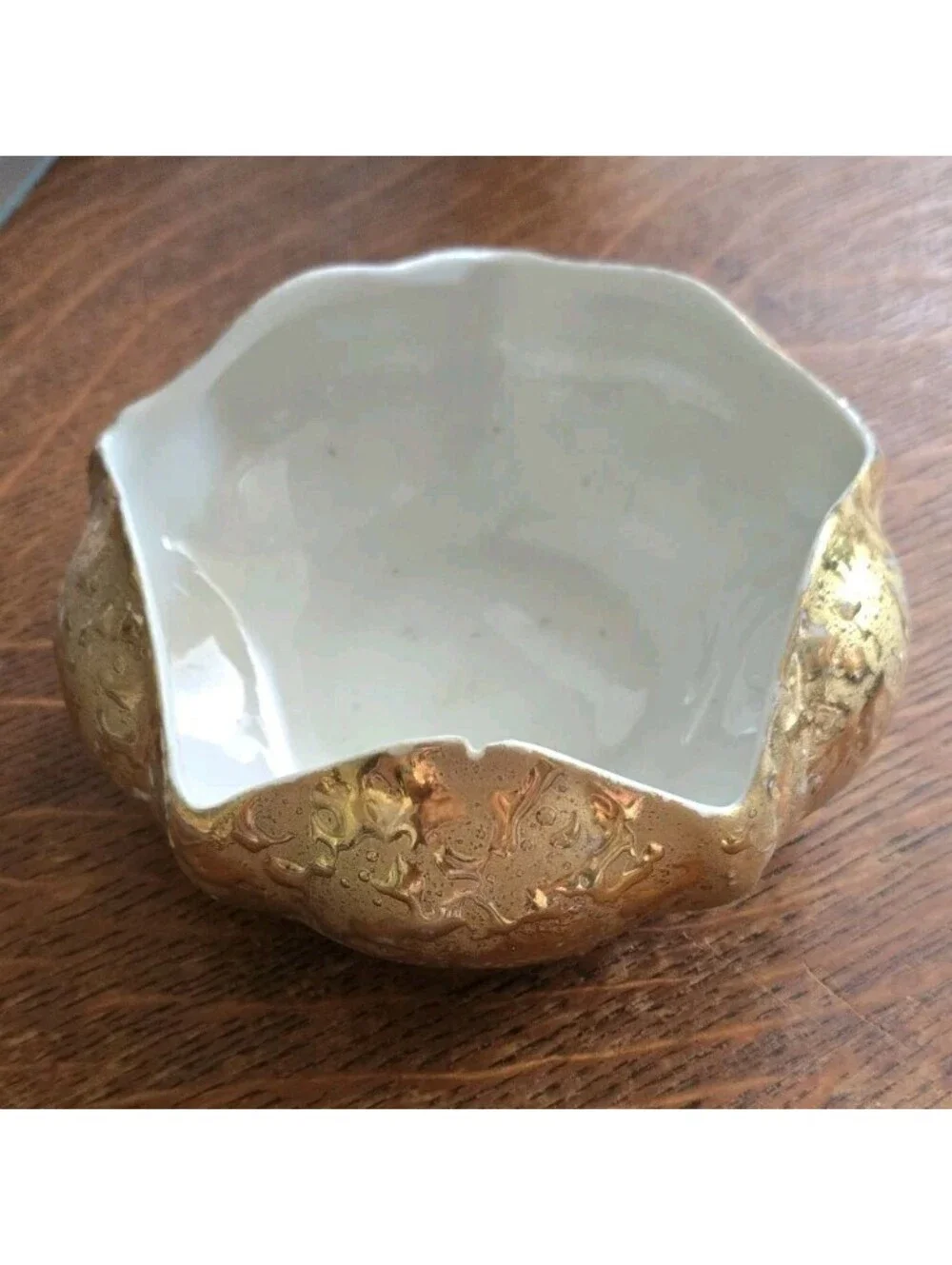 Queen Pottery 22 Kt Weeping Gold 6
